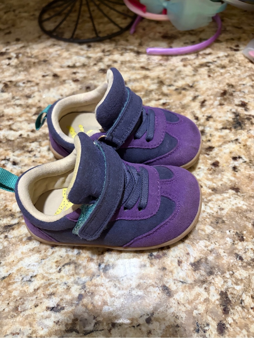 Ten little shoes